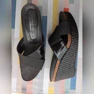 Donald J Pliner Black Wedge Sandals. Sz 8.5N. Wedge 3" Front to 3.5" Back. Bosna